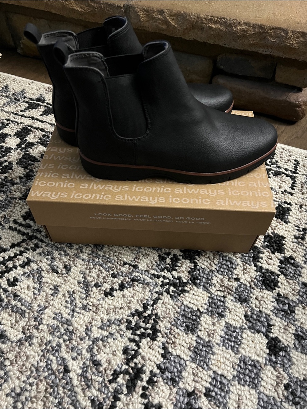 Dr. Scholl's Black Chelsea Ankle Boots with Contrast Welt